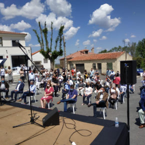 El Ayuntamiento de Ojos Albos inaugura su nueva plaza de la Constitución y la remodelación del bar municipal